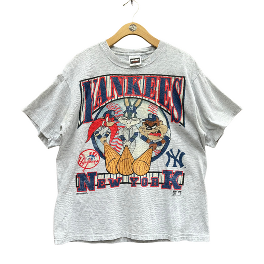Vintage 90s New York Yankees Looney Tunes Graphic Tee